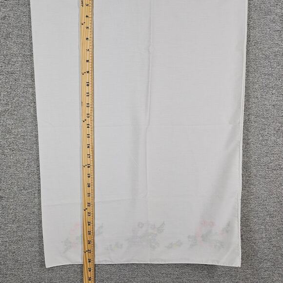 VINTAGE WHITE PILLOWCASE – FLORAL CROSS-STITCH – SCALLOPED EDGE – BOUQUET DESIGN - Picture 2 of 7